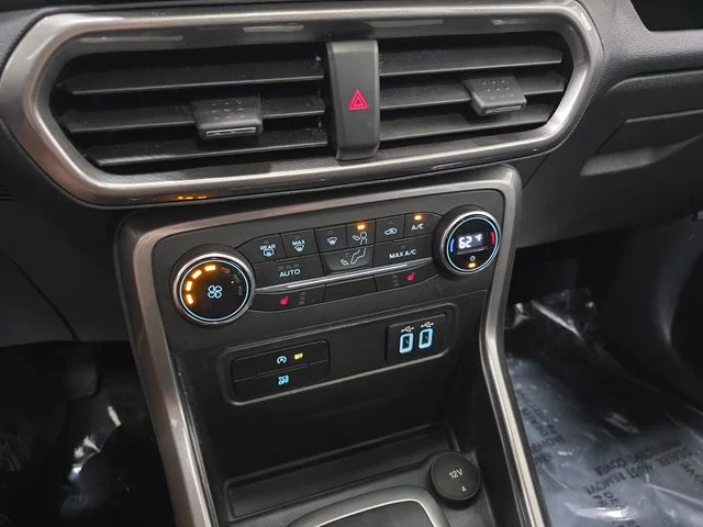 Used 2018 Smoke Metallic Ford SE image 24