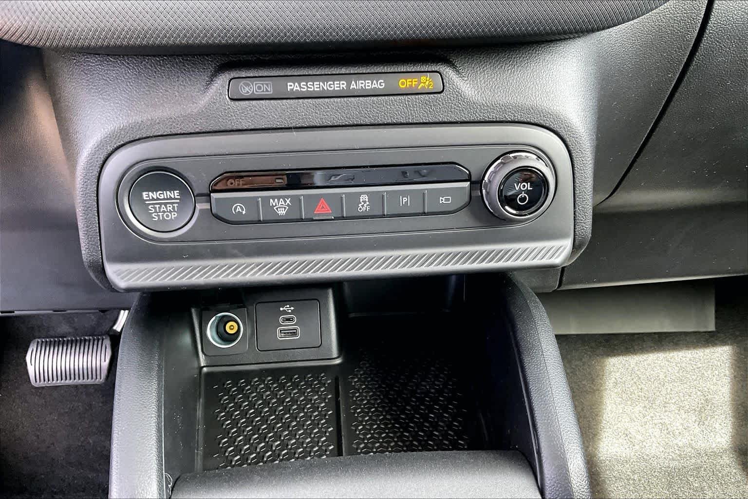 New 2026 Carbonized Gray Metallic Ford Outer Banks image 16