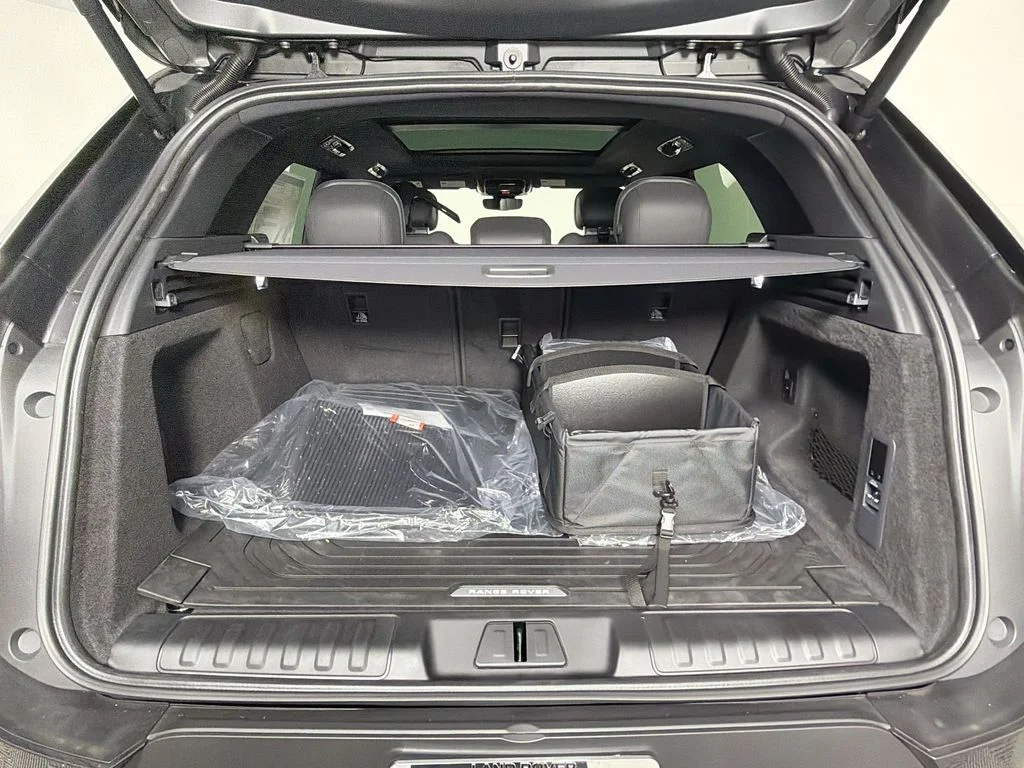New 2026 Carpathian Grey Land Rover SE image 28