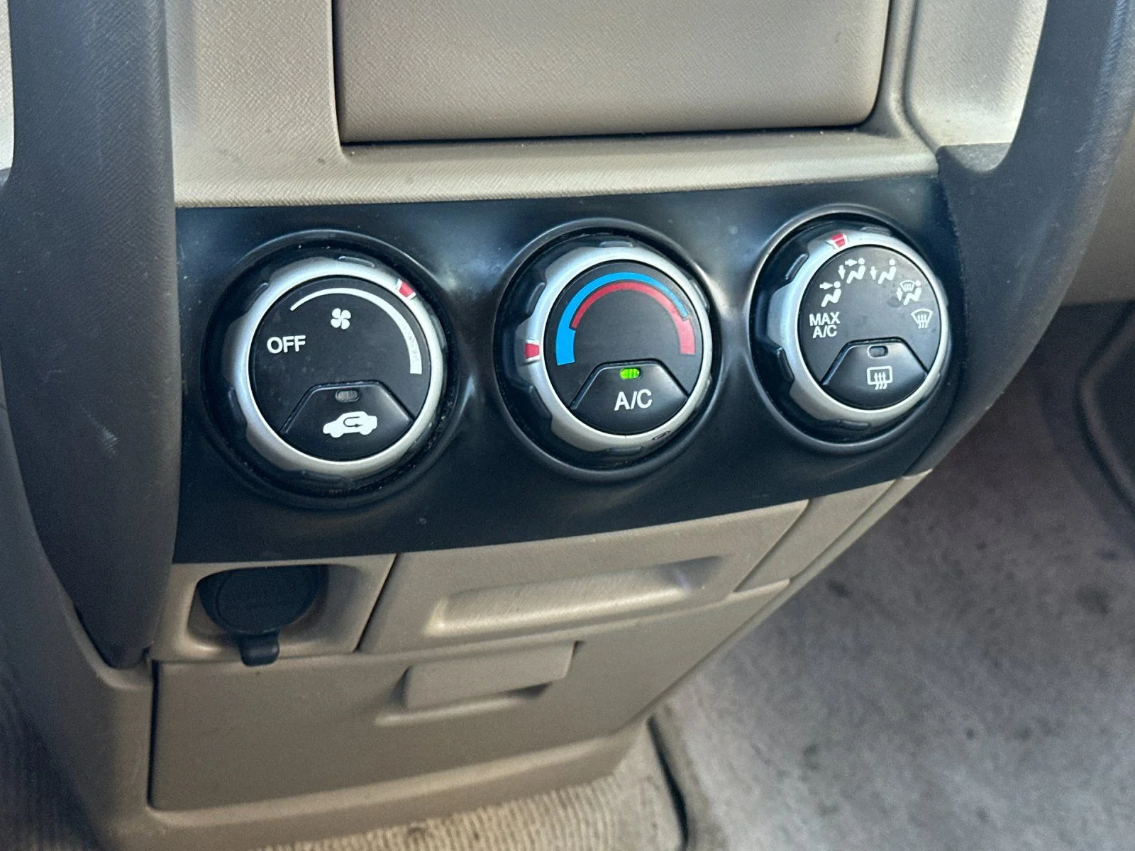 Used 2005 Sahara Sand Metallic Honda LX image 18