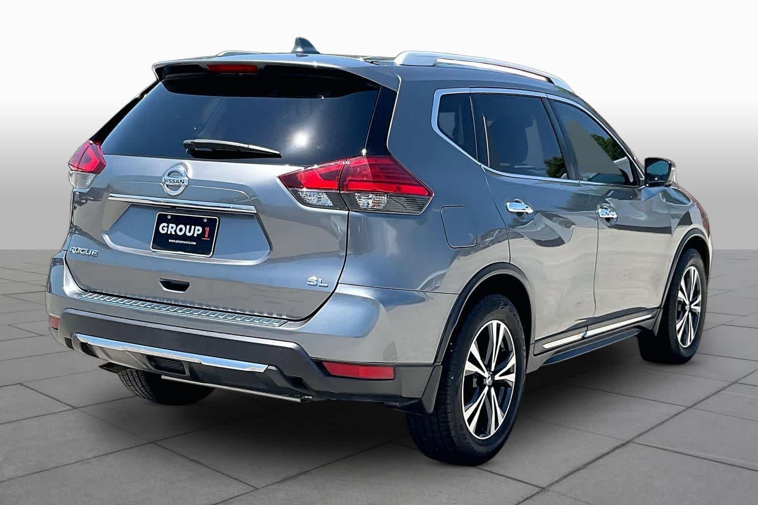 Used 2017 Gun Metallic Nissan SL image 13