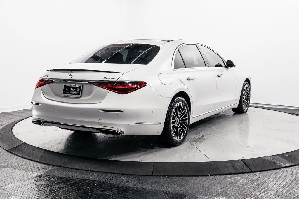 Used 2024 MANUFAKTUR Moonlight White Magno Mercedes-Benz S 580 image 37