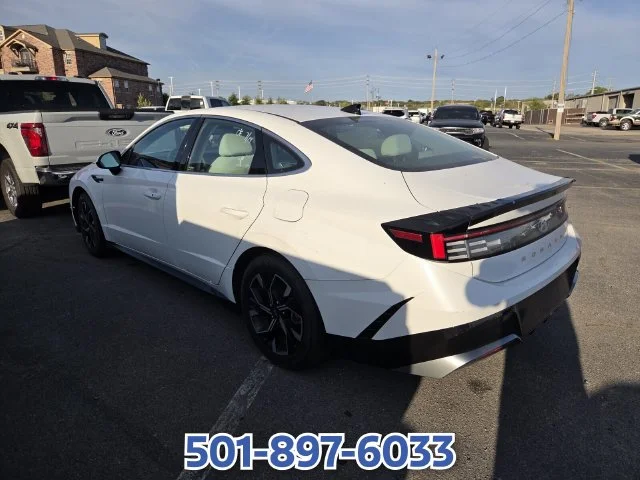 Used 2024 White Hyundai SEL image 6