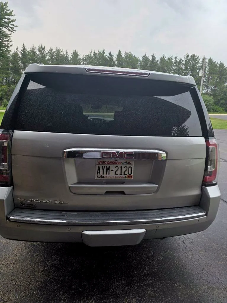 Used 2019 Silver GMC Denali image 11