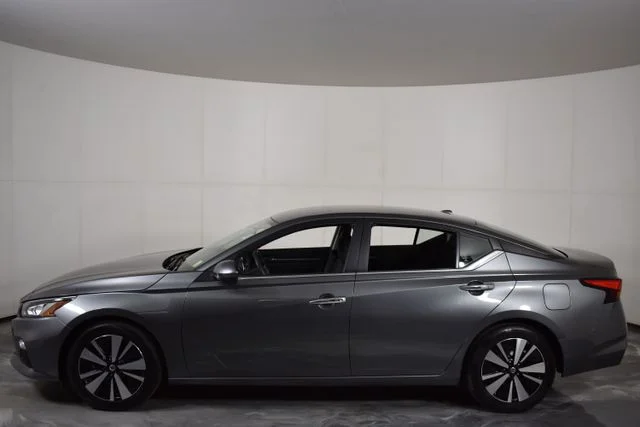 Used 2022 Gray Nissan 2.5 SV image 5