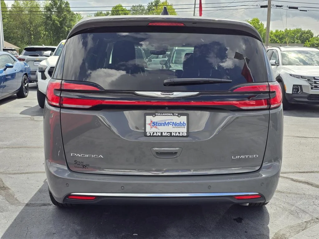 Used 2024 Ceramic Gray Clearcoat Chrysler Limited image 6
