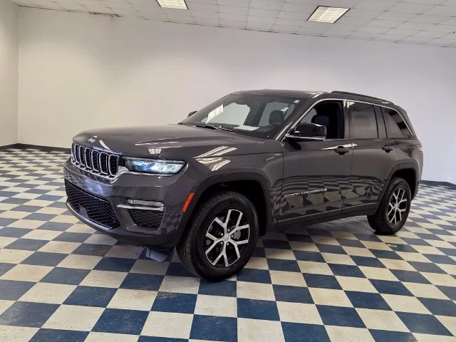 Used 2025 Gray Jeep Limited image 3