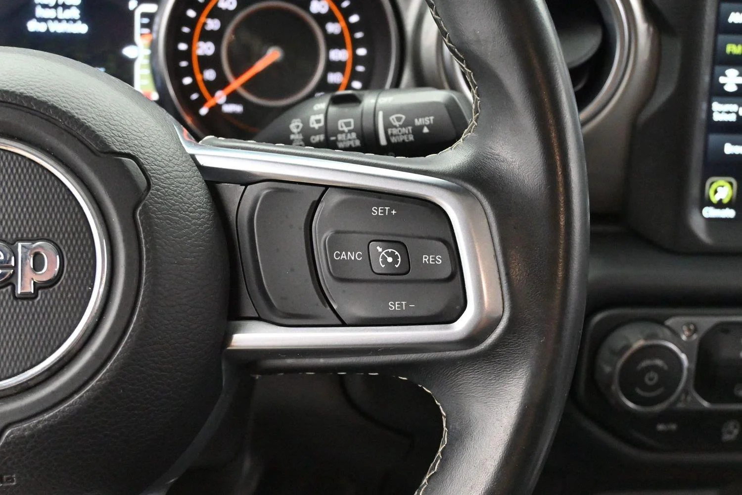 Used 2019 Bright White Clearcoat Jeep Sahara image 16