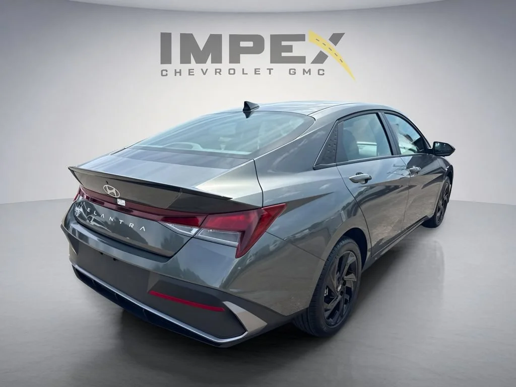 Used 2026 Gray Hyundai SEL Sport image 5