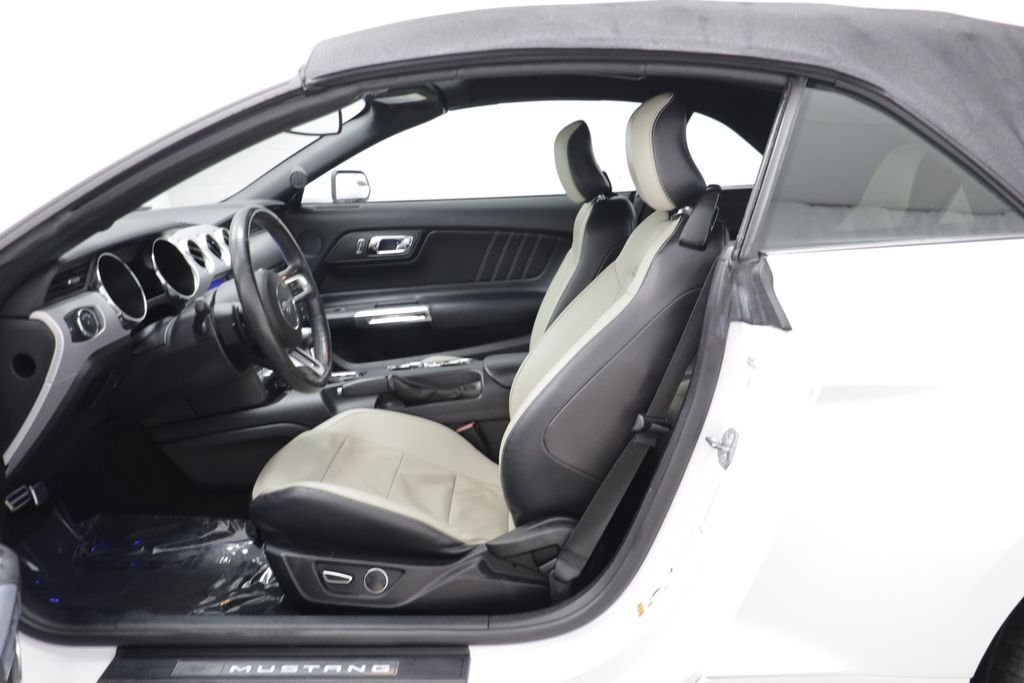 Used 2017 Oxford White Ford GT Premium image 5