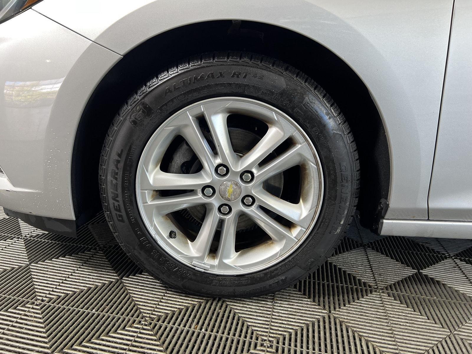 Used 2016 Silver Ice Metallic Chevrolet LT image 28
