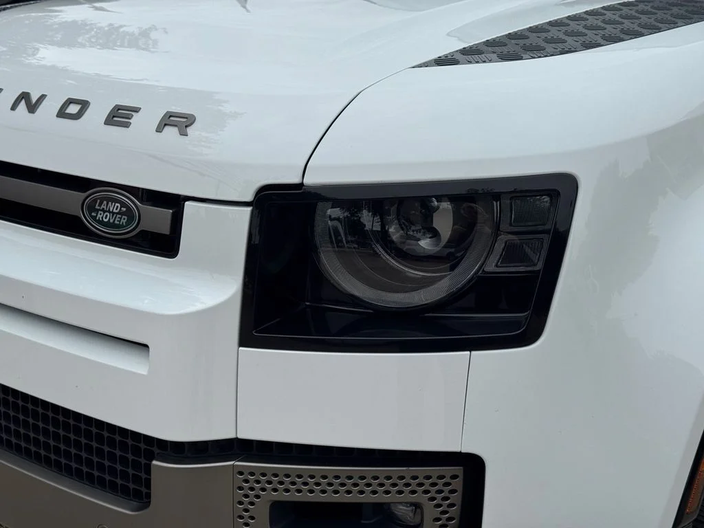 Certified Used 2025 White Land Rover X-Dynamic SE image 4