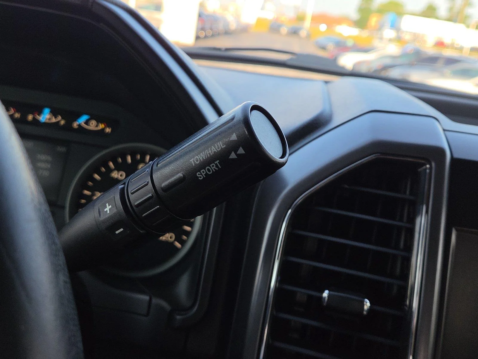 Used 2017 Blue Jeans Ford XLT image 6
