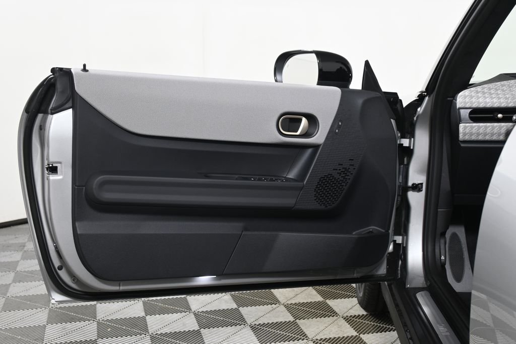 New 2026 Silver MINI Signature Plus image 27