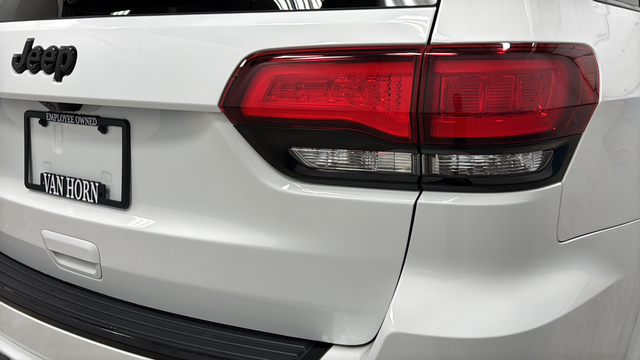 Used 2018 Bright White Clearcoat Jeep Altitude image 38