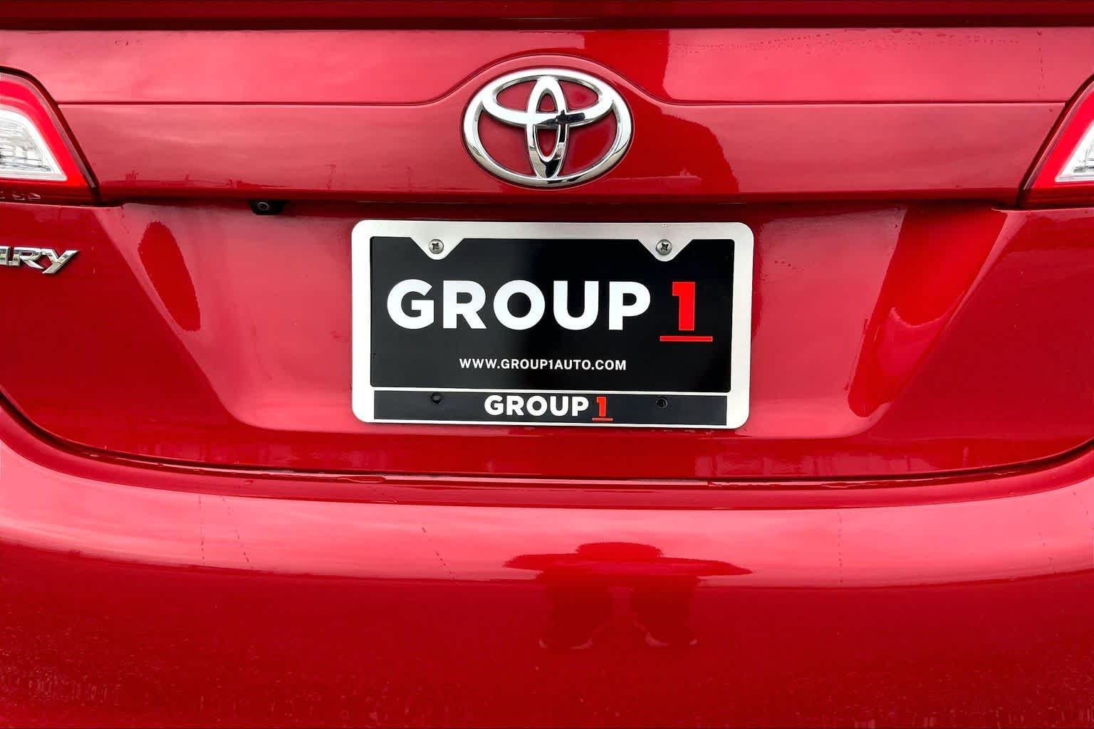 Used 2014 Barcelona Red Metallic Toyota SE image 10