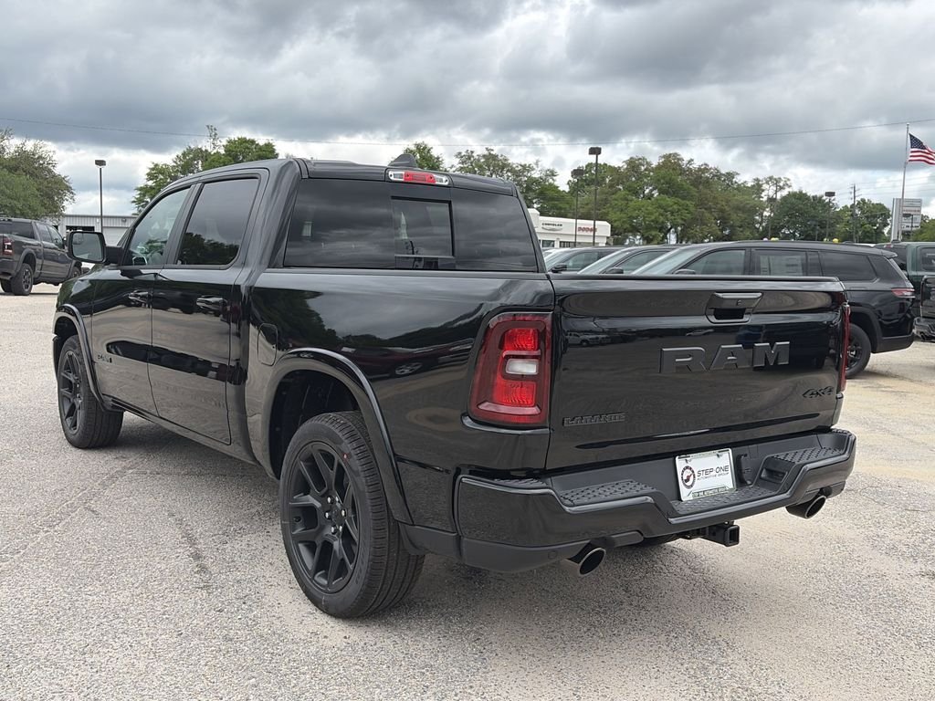 New 2026 Diamond Black Crystal Pearl-Coat Exterior Paint Ram Laramie image 4