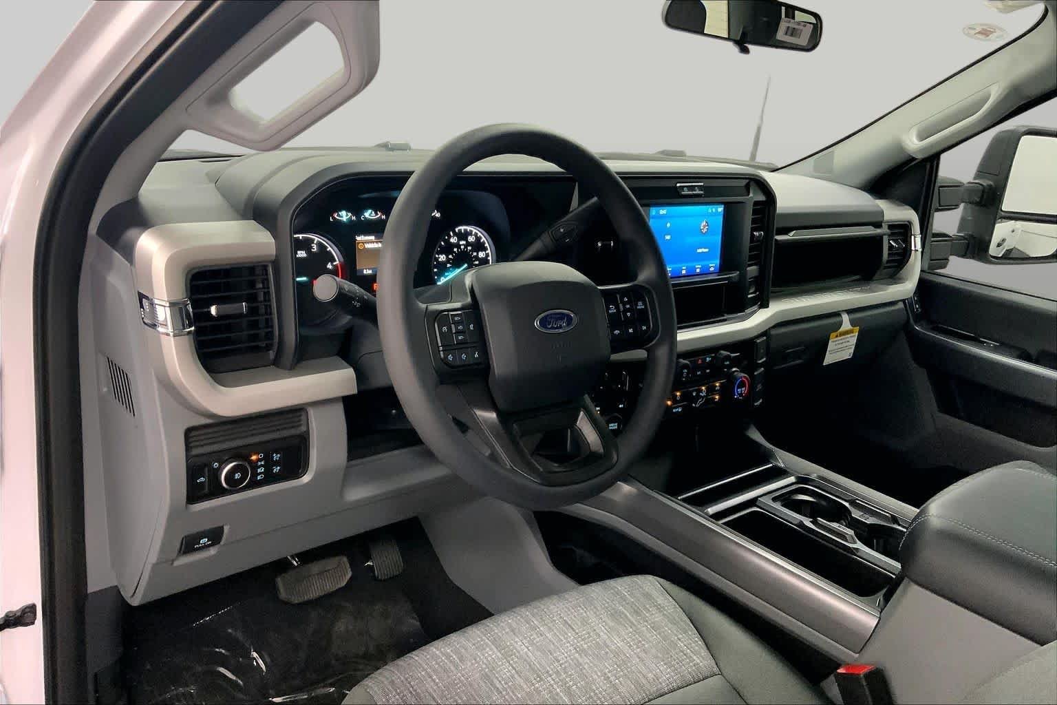 New 2026 Oxford White Ford F-350® XLT image 7