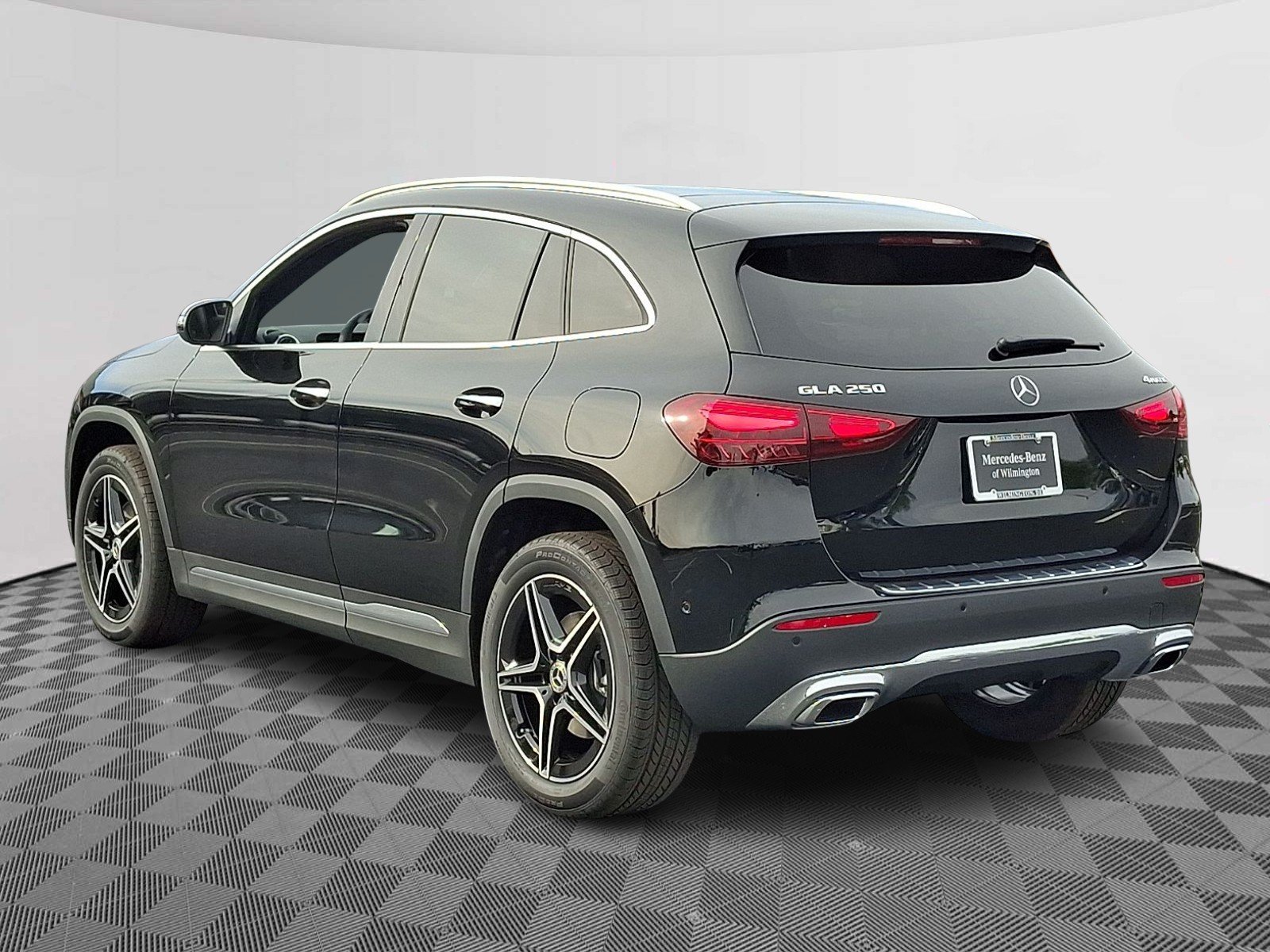 New 2026 Night Black Mercedes-Benz GLA 250 image 4