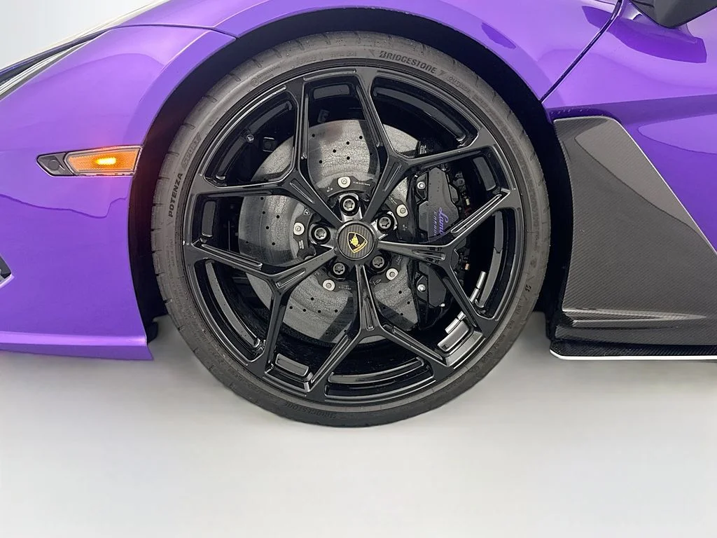 Used 2024  Lamborghini  image 32