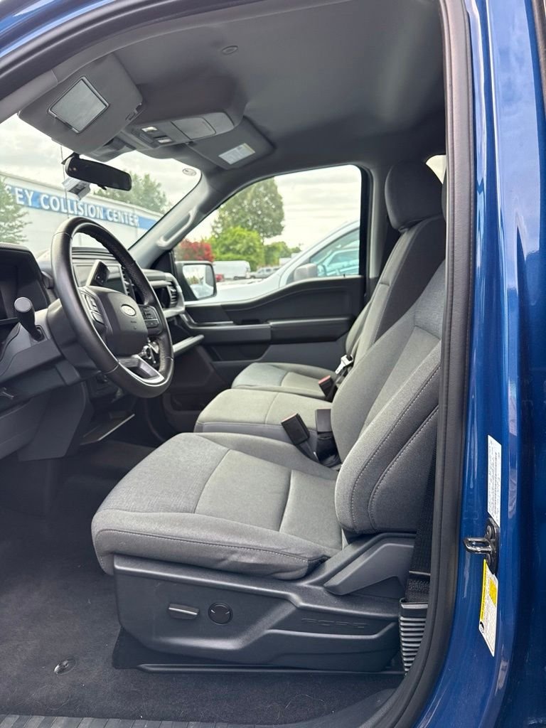 Used 2025 Blue Ford XLT image 3