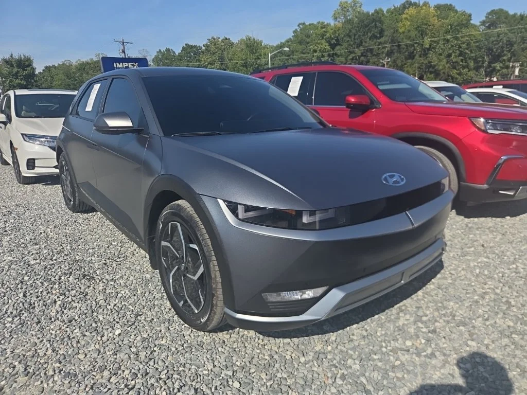 Used 2024 Gray Hyundai SEL image 2