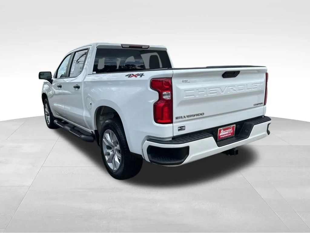Used 2019 White Chevrolet Custom image 5