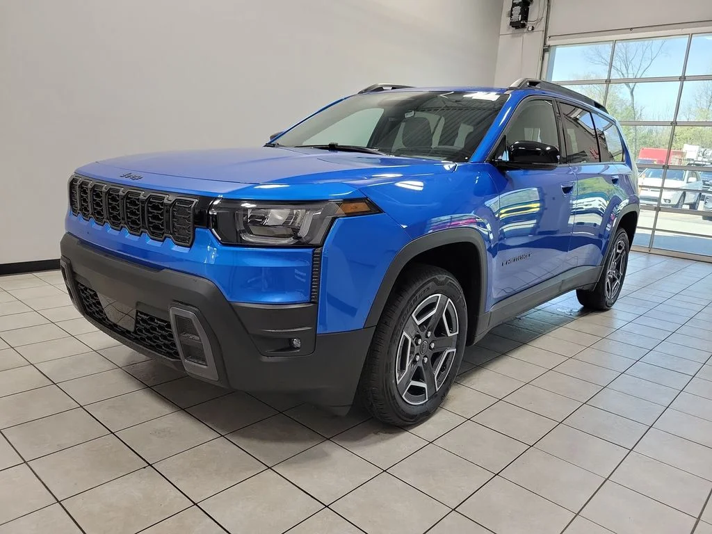 New 2026 Hydro Blue Pearl-Coat Exterior Paint Jeep Limited image 3