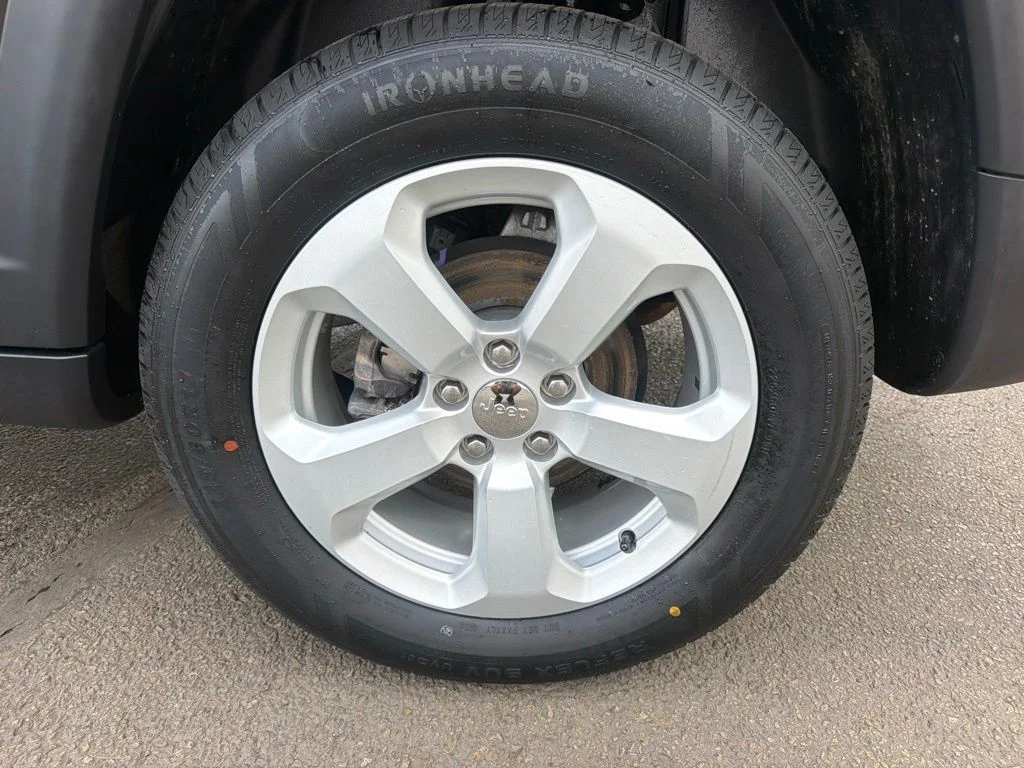 Certified Used 2021 Granite Crystal Clearcoat Metallic Jeep Latitude image 55