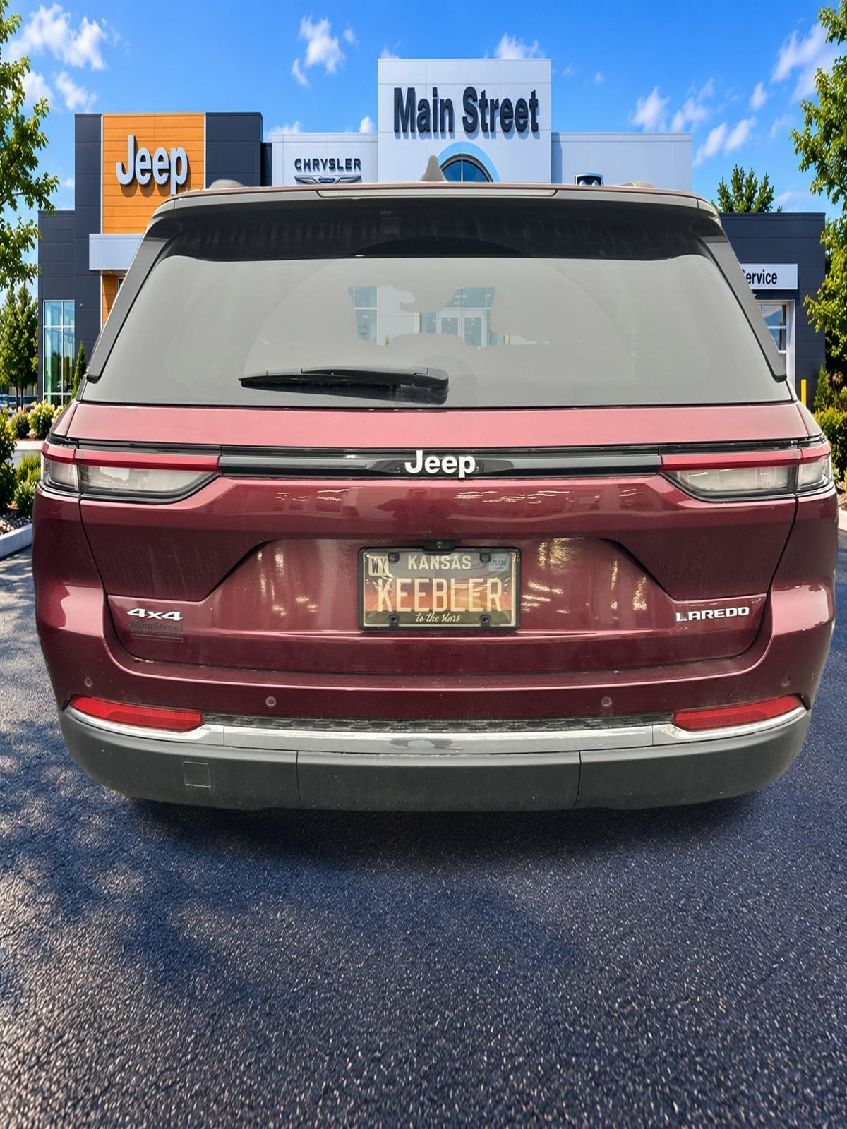 Used 2025 Red Jeep Laredo X image 4