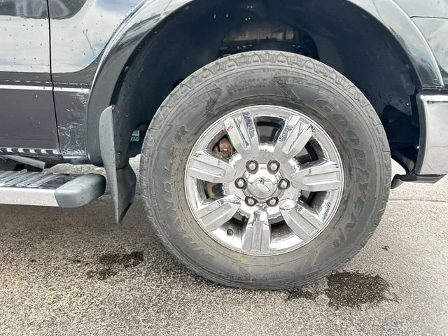 Used 2010  Ford XL image 13