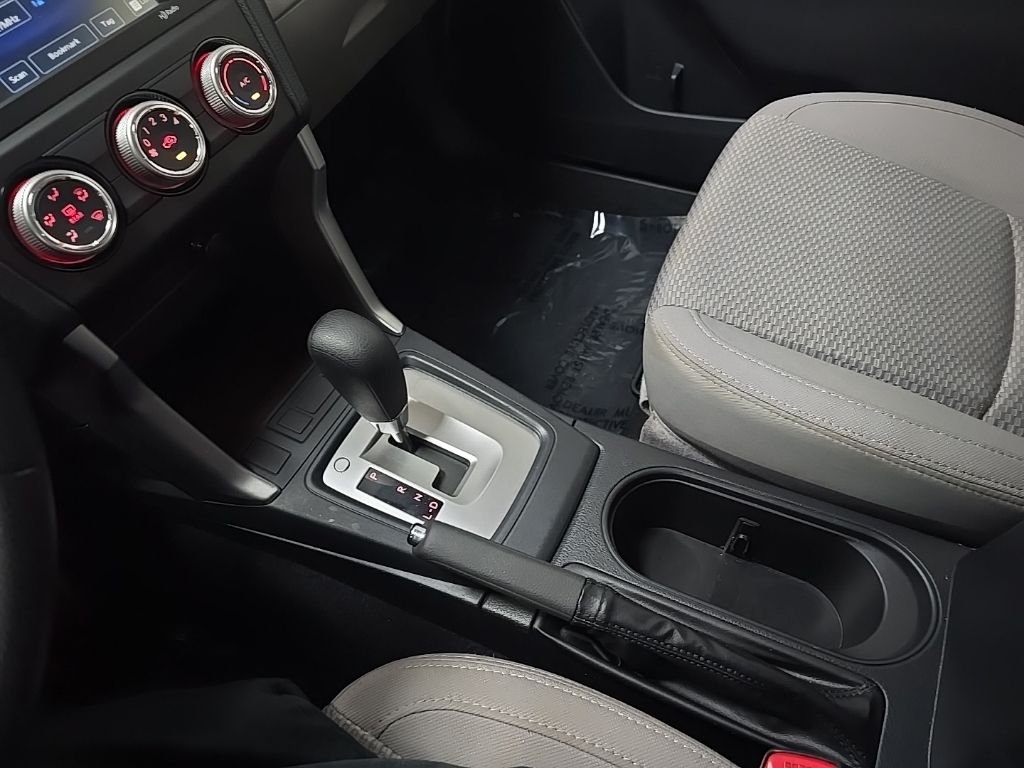 Used 2018 White Subaru 2.5i image 28