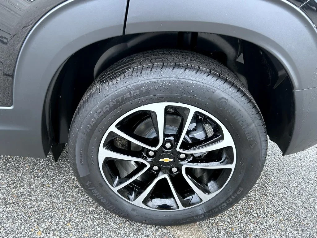 New 2026 Mosaic Black Metallic Chevrolet LT image 22