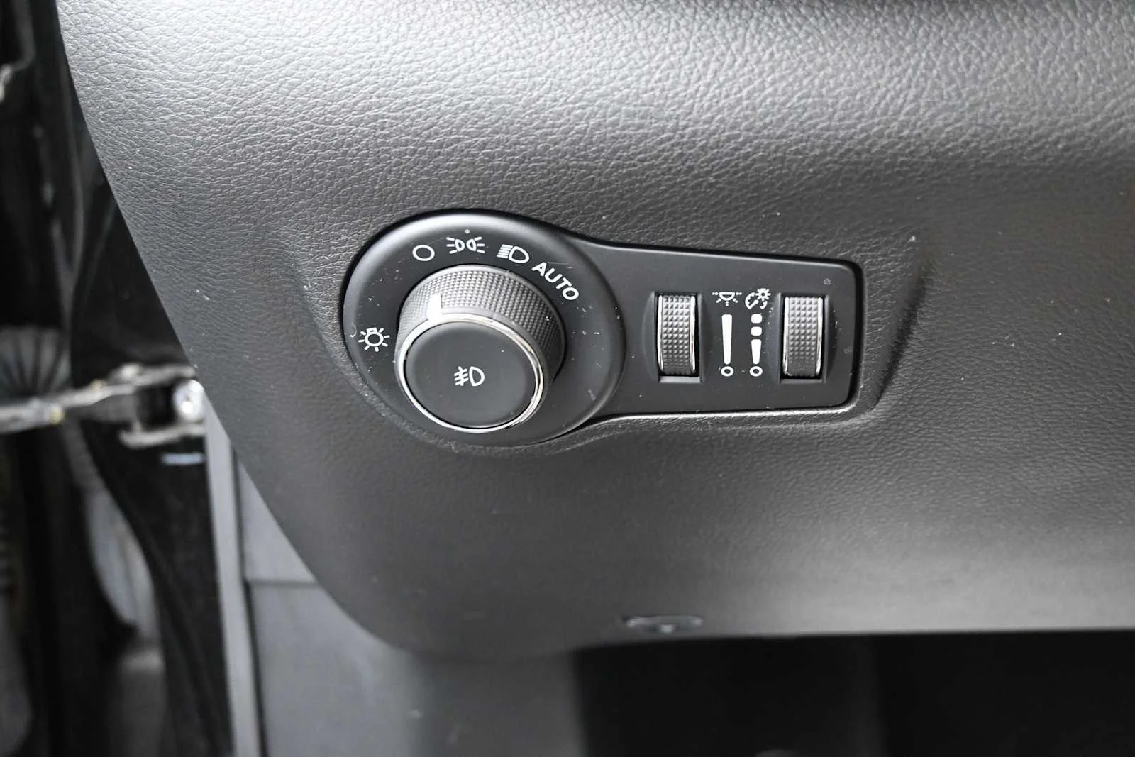 Used 2022 Diamond Black Crystal Pearlcoat Jeep Limited image 11
