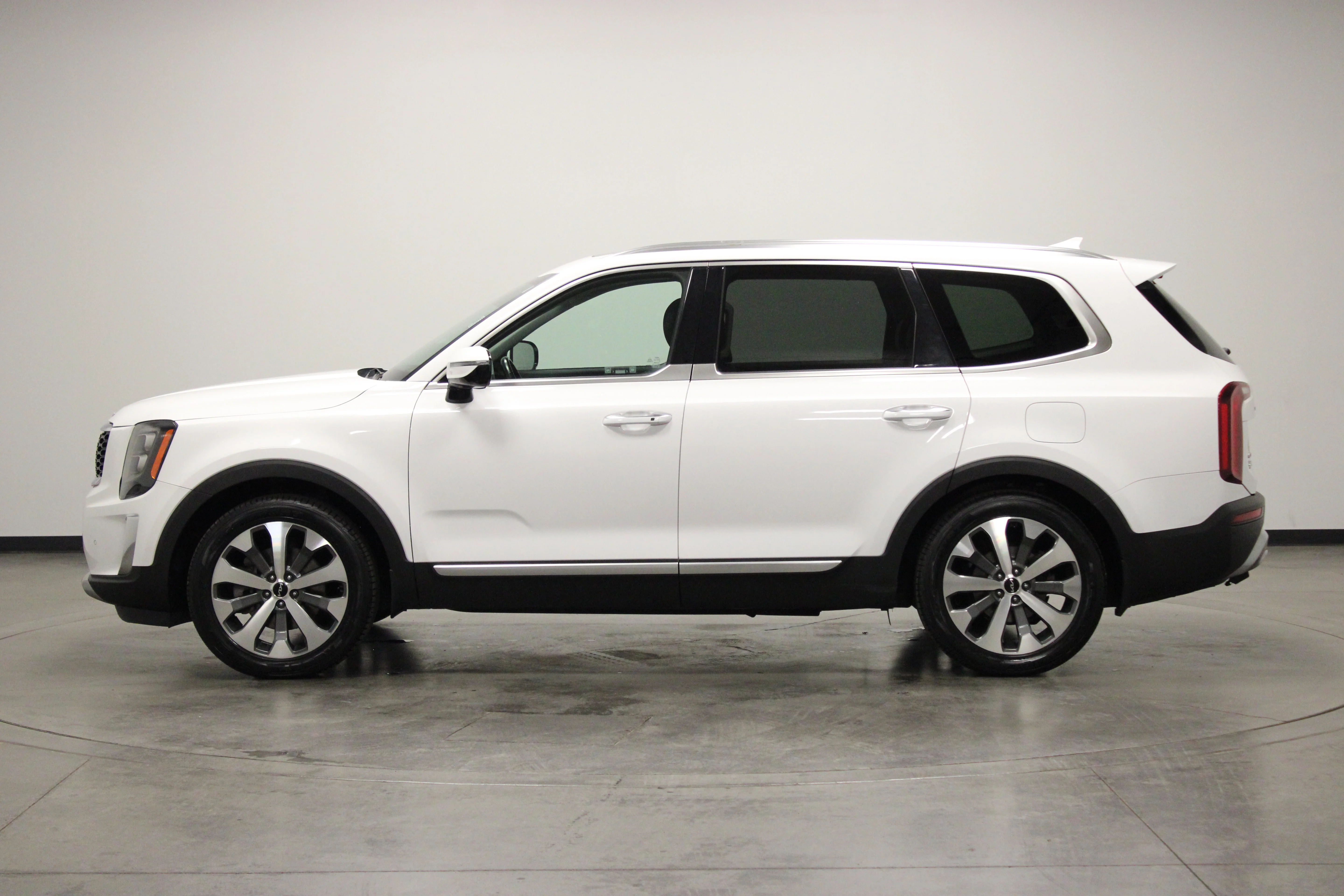 Used 2022 Glacial White Pearl Kia SX image 5