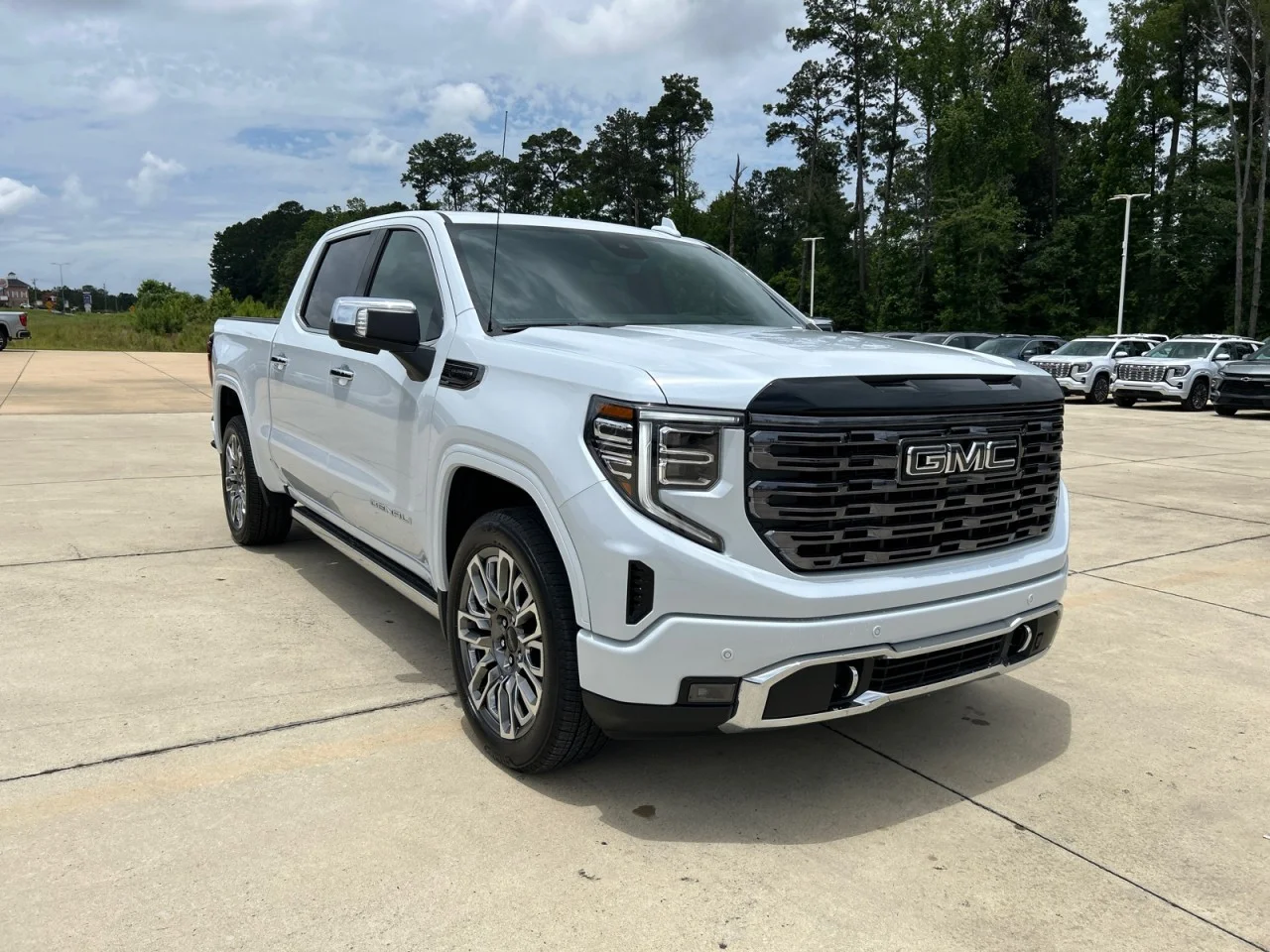 New 2026 Glacier White Tricoat GMC Denali Ultimate image 2