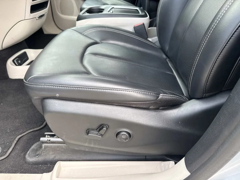 Used 2023 Silver Chrysler Touring L image 33