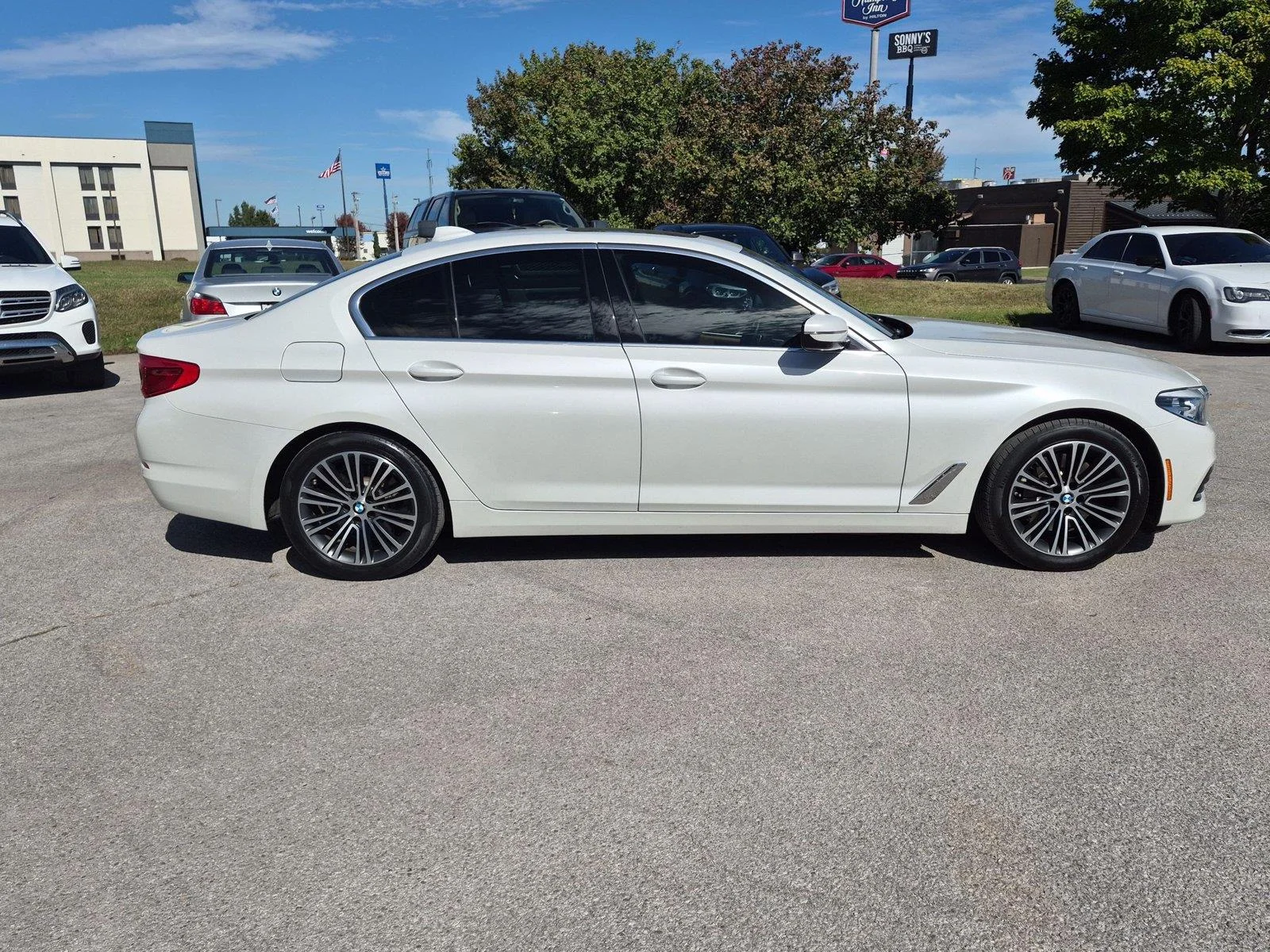 Used 2019 Mineral White Metallic BMW 530i xDrive image 6