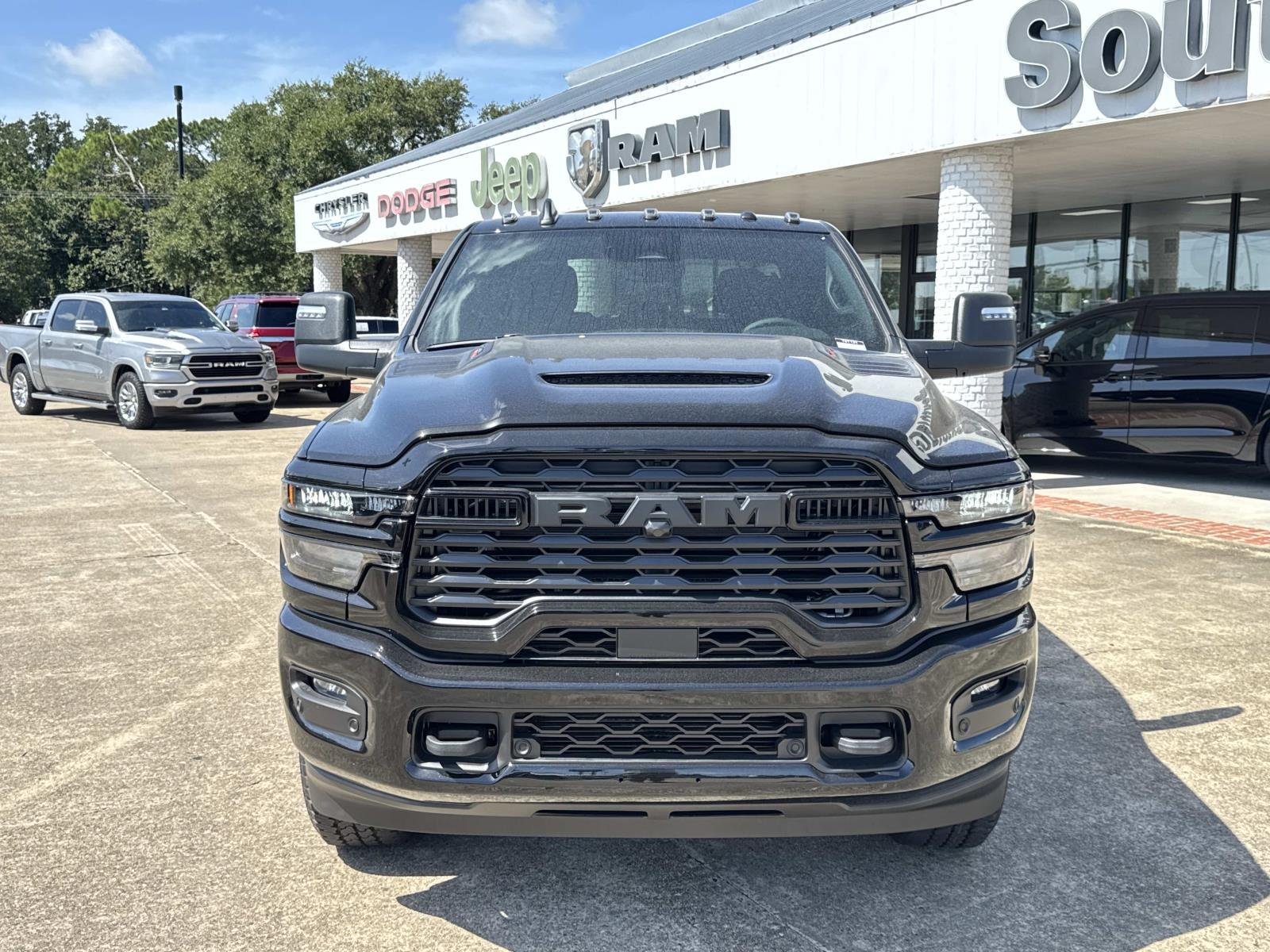 New 2026 Diamond Black Crystal Pearl-Coat Exterior Paint RAM Big Horn image 2