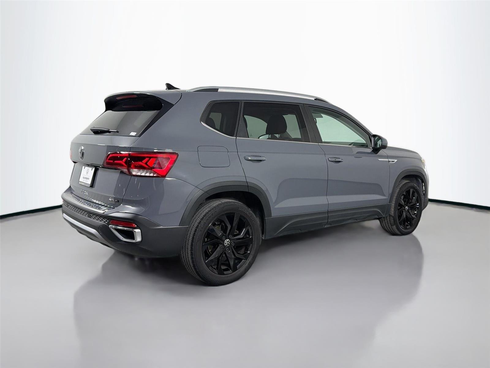 Used 2022 Pure Gray Volkswagen SE image 6