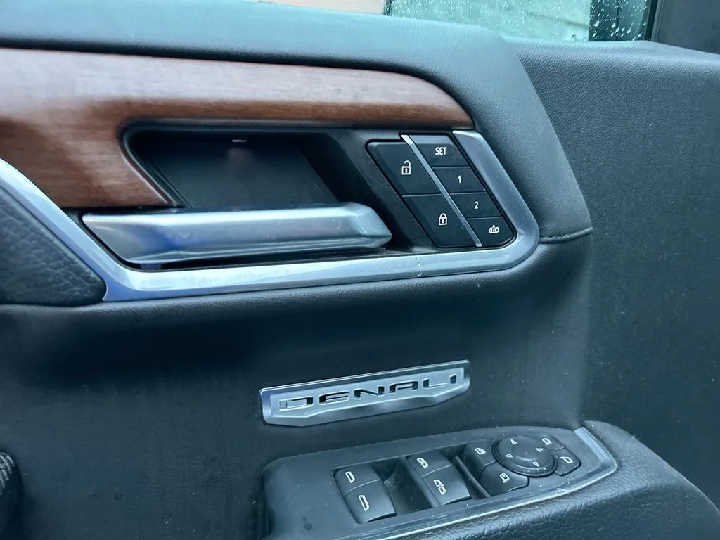 Used 2023 White GMC Denali image 25