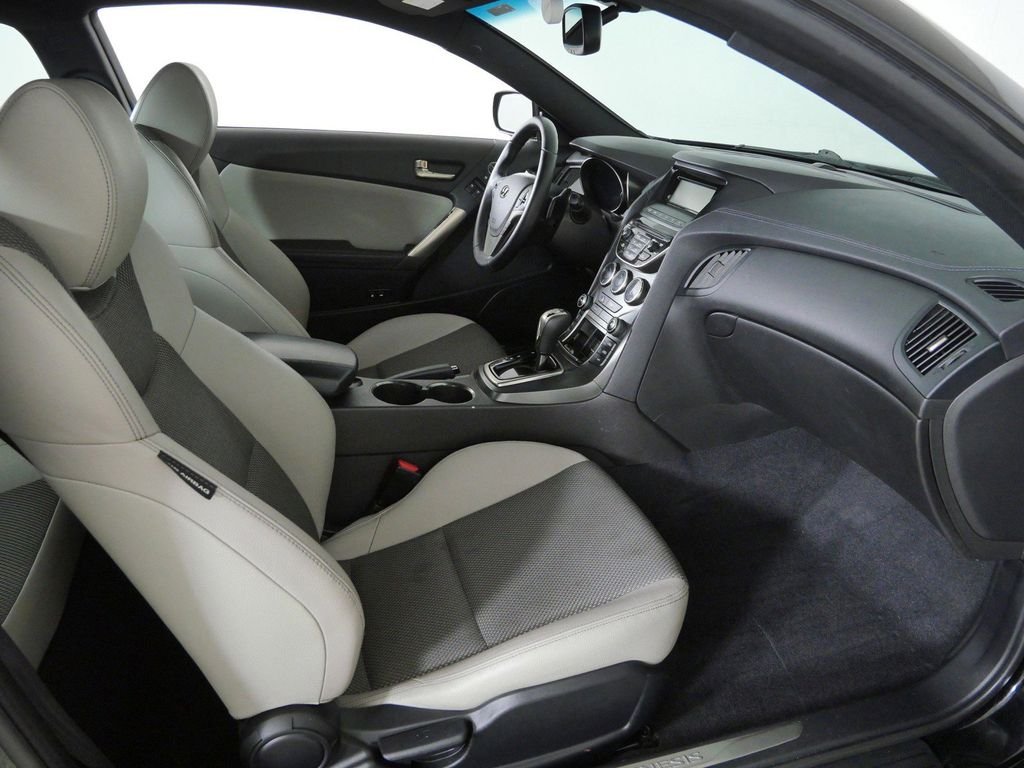 Used 2015 Black Hyundai 3.8 image 19