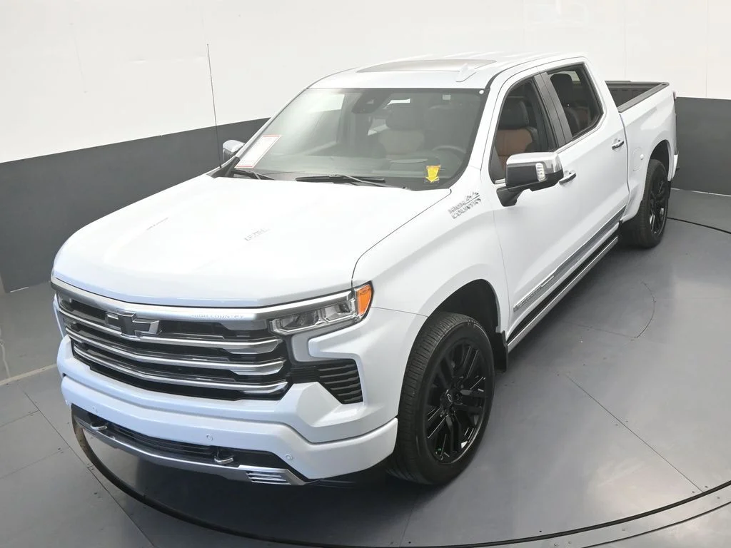 Used 2026 Summit White Chevrolet High Country image 62
