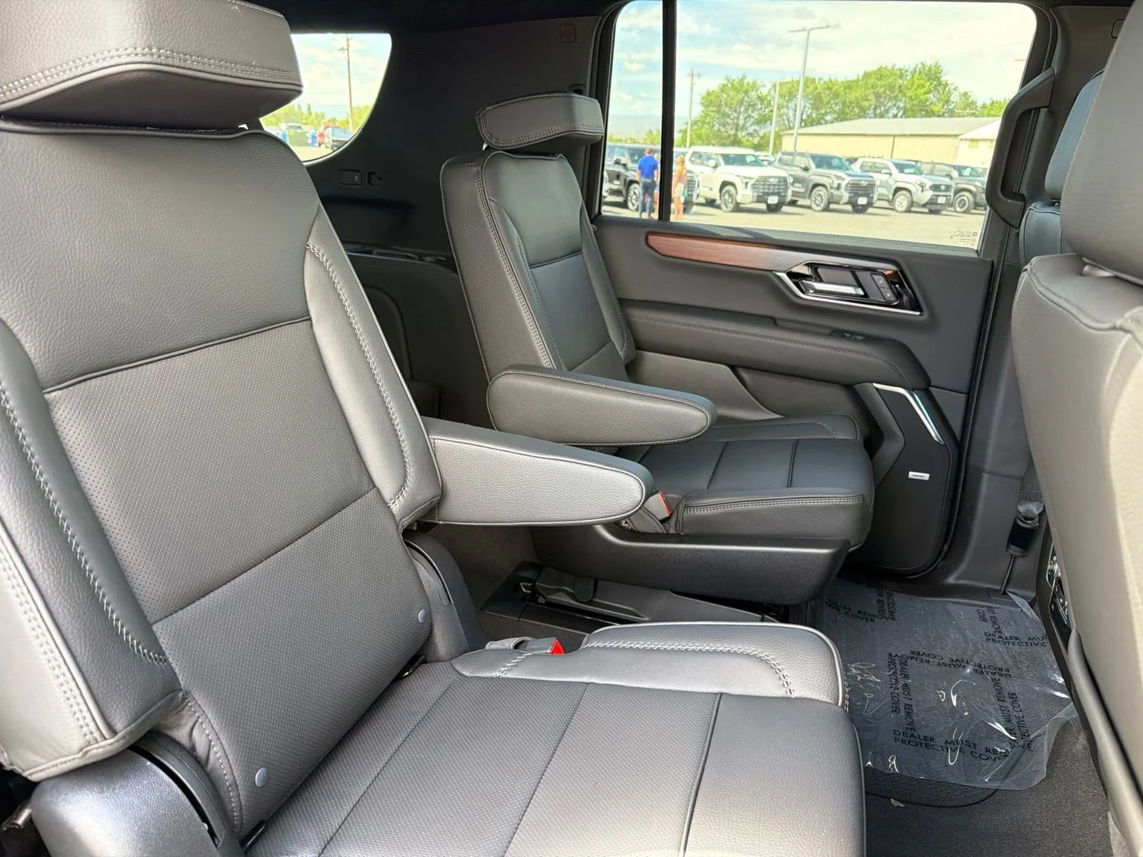 2026 GMC Yukon XL Denali - Photo 33