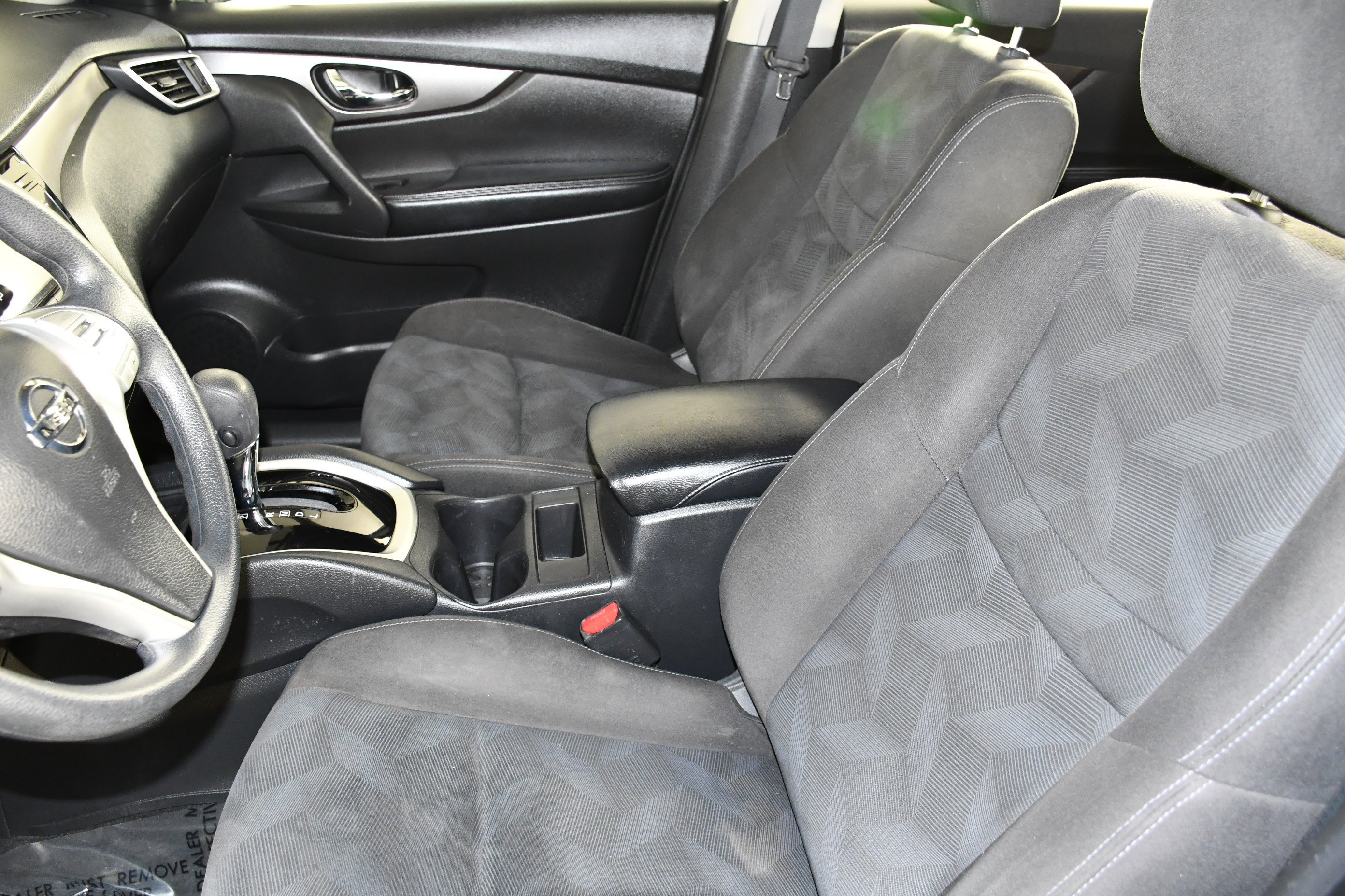 Used 2015 Glacier White Nissan S image 36