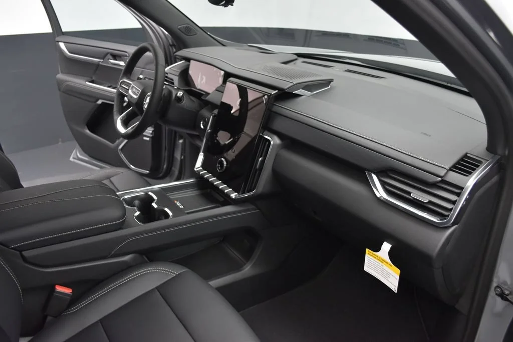 New 2026 Sterling Metallic GMC Elevation image 26