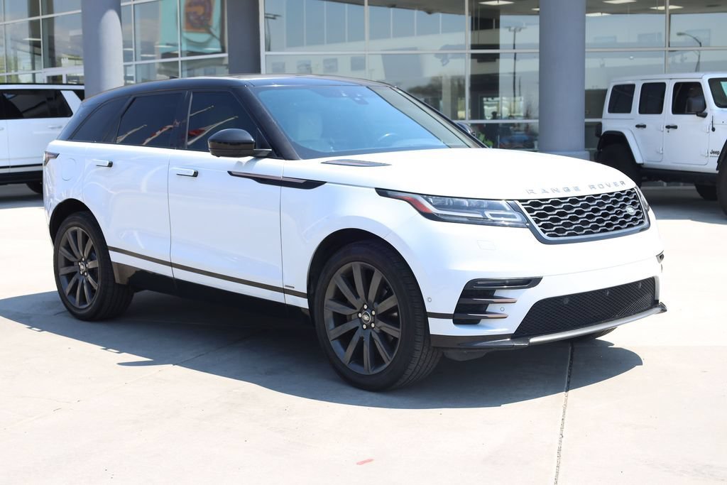 Used 2018 White Land Rover R-Dynamic SE image 8