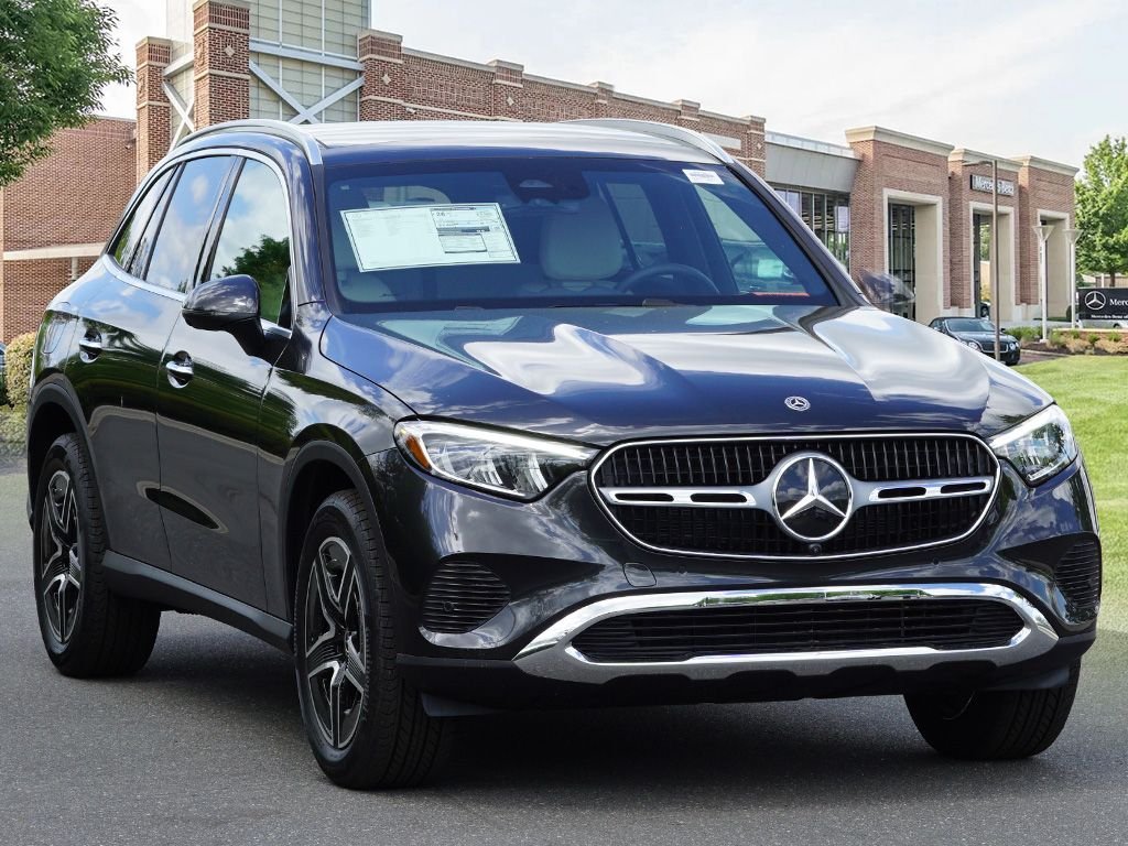 Used 2026 Graphite Grey Metallic Mercedes-Benz GLC 300 image 3