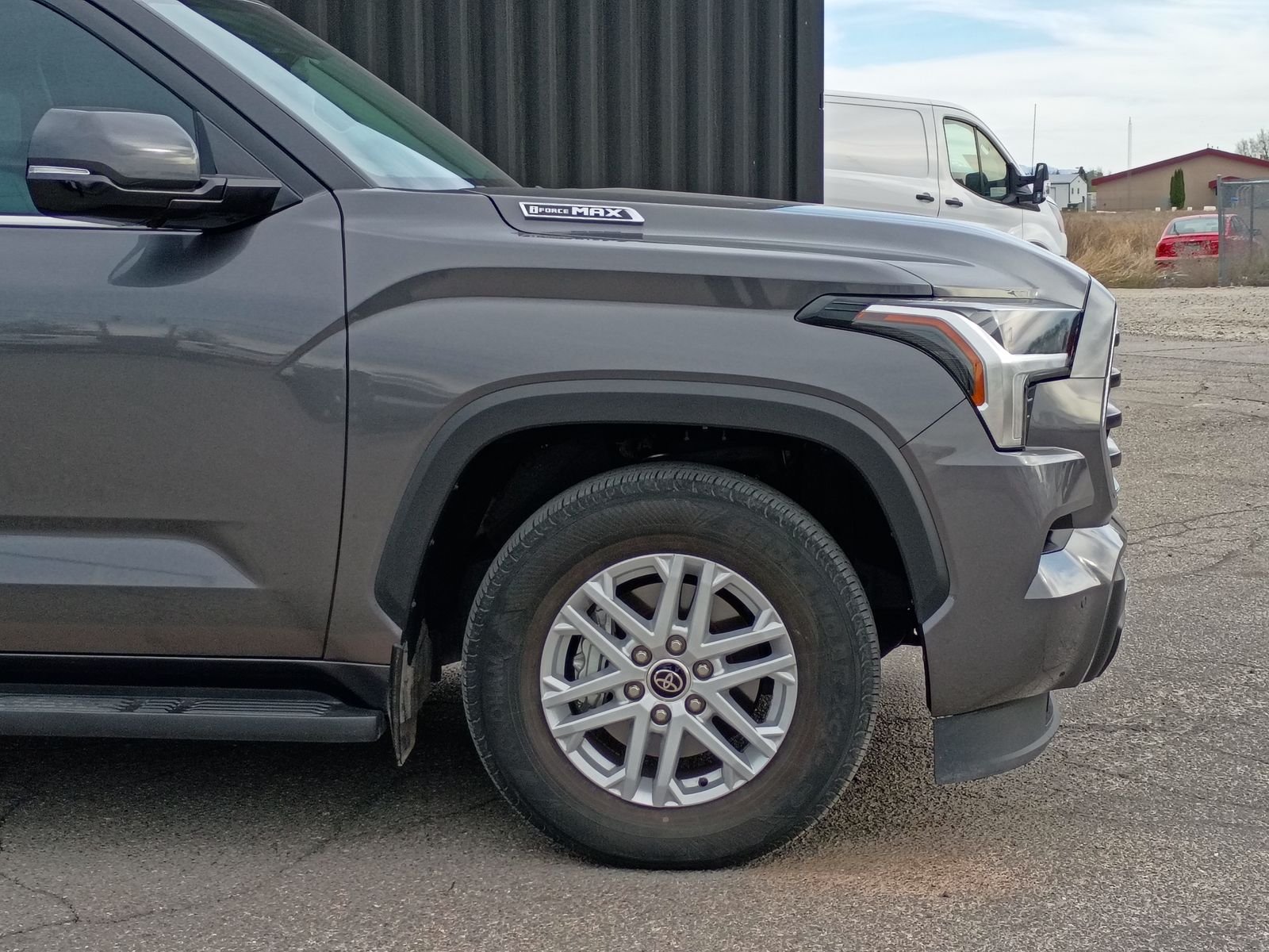 View vehicle photo 4