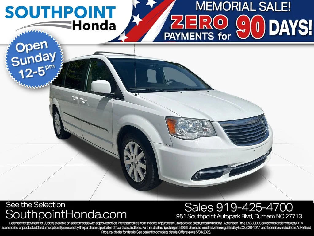 2016 Chrysler Town & Country Touring's photo